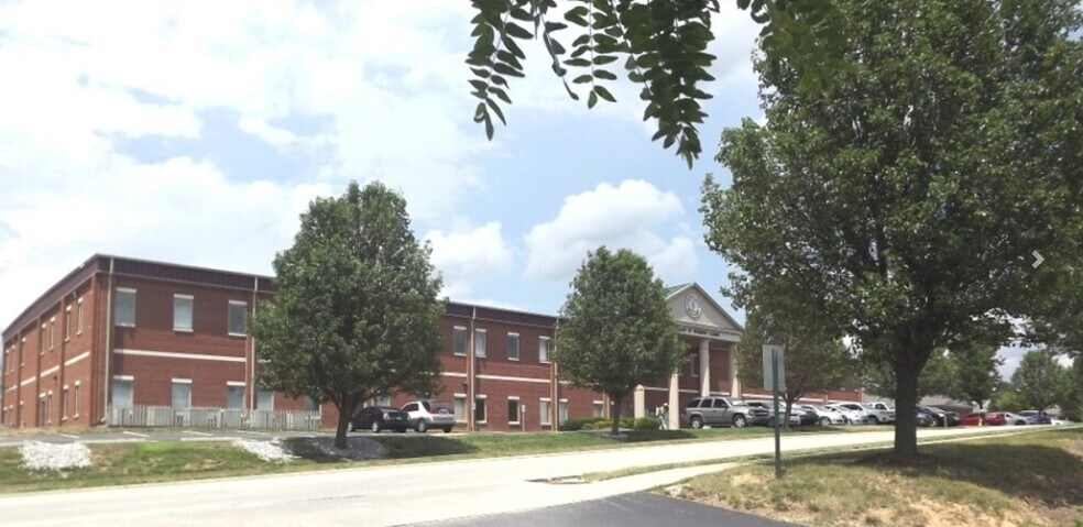 More Photos Of 653 Chamberlin Ave, Frankfort Office For Sale