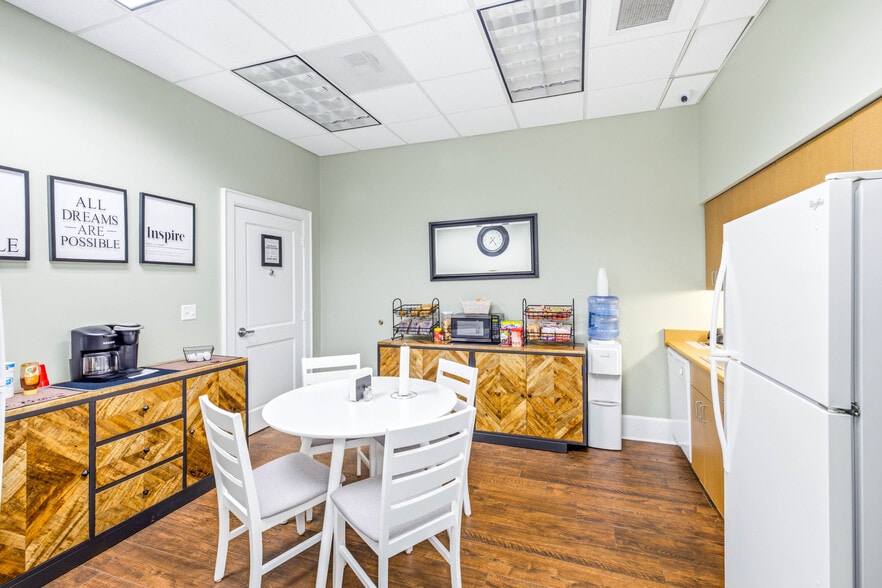 More Photos Of 5784 Chumuckla Hwy, Pace Freestanding For Lease