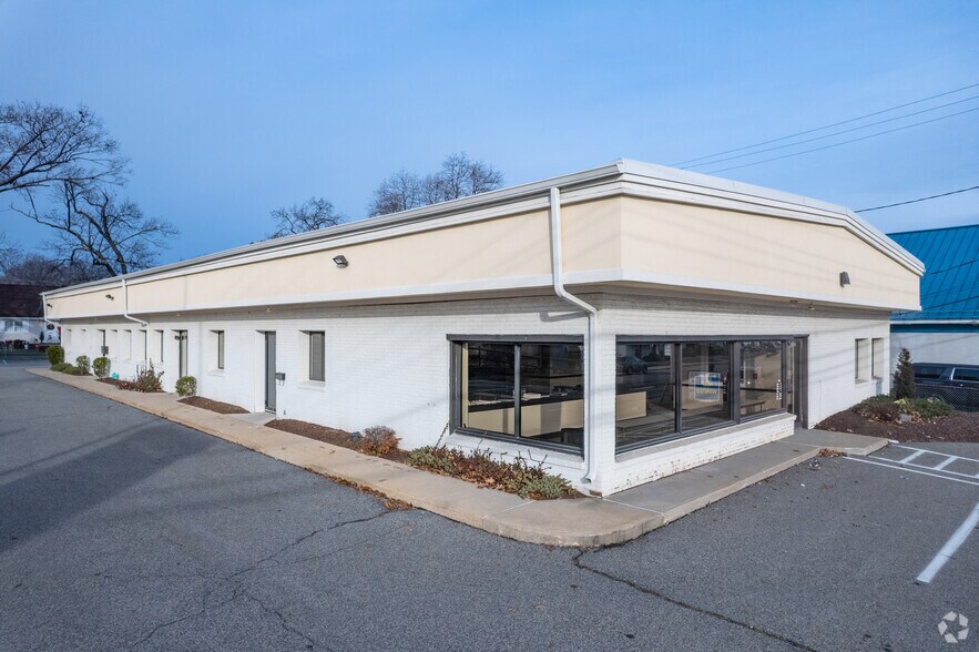 More Photos Of 2253 Pawtucket Ave, East Providence Office For Lease