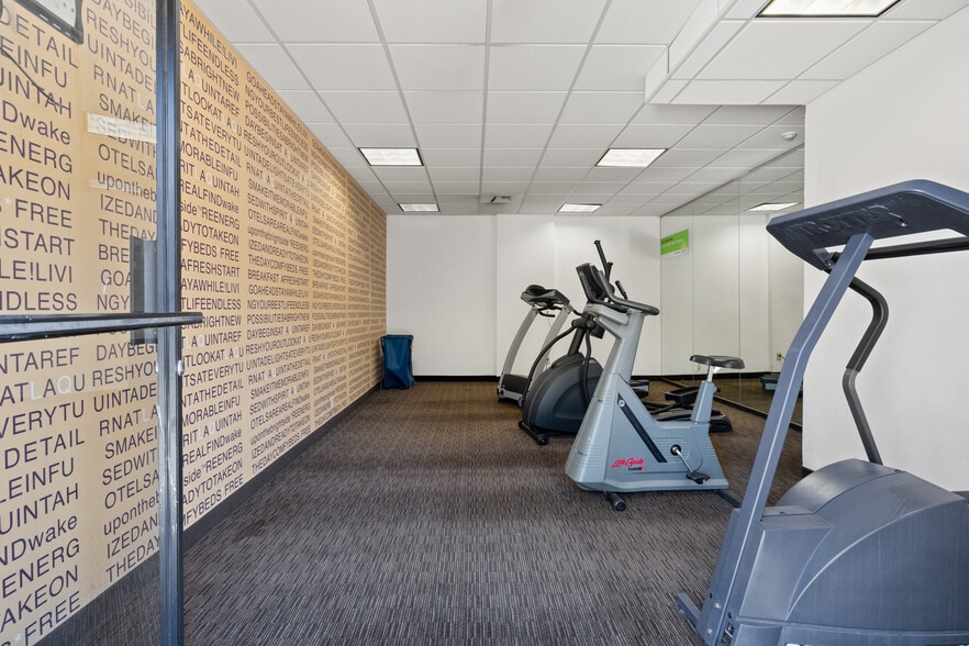 More Photos Of 2510 W Greenway Rd, Phoenix Hotel For Sale