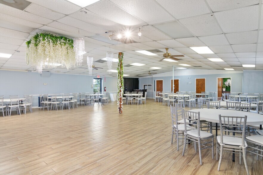 More Photos Of 8403 SW Loop 410, San Antonio Industrial For Sale