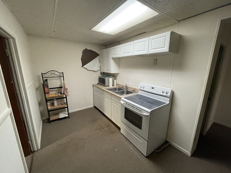 More Photos Of 18 N 27th St, Harrisburg Auto Repair For Sale