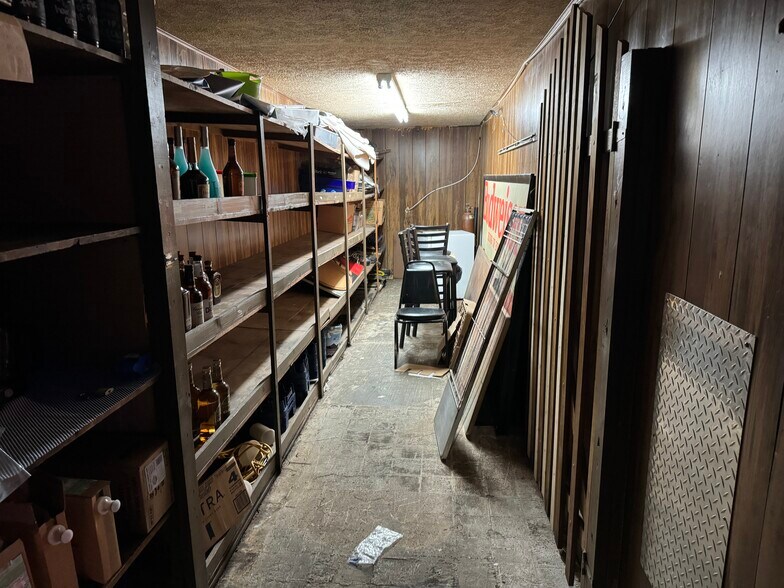More Photos Of 3080 W State St, Bristol Bar For Sale