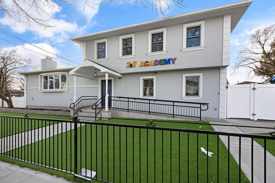 More Photos Of 55 Wyona Ave, Staten Island General Retail For Sale