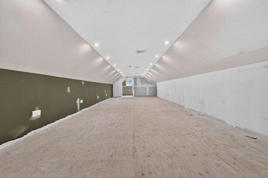 More Photos Of 1523 Parkway Ave, Ewing Showroom For Lease