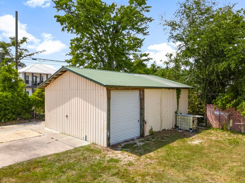 More Photos Of 5907 Sr-22, Panama City Funeral Home For Lease