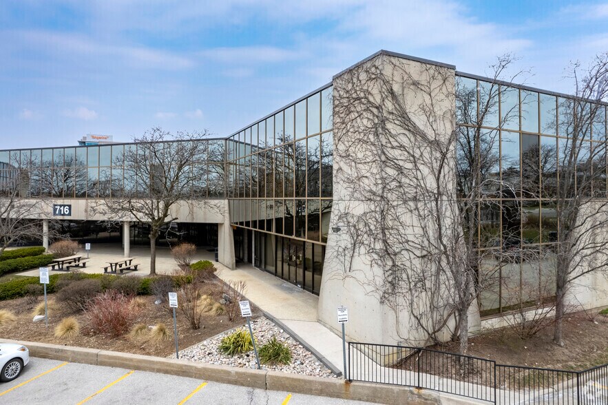 More Photos Of 716 Gordon Baker Rd, Toronto Office For Lease