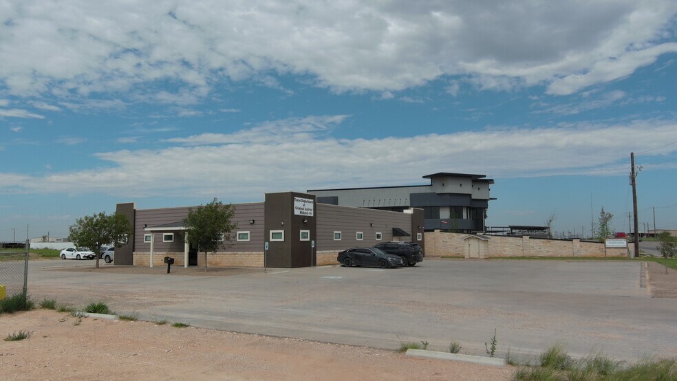 More Photos Of 3900 TX-158, Midland Loft Creative Space For Sale