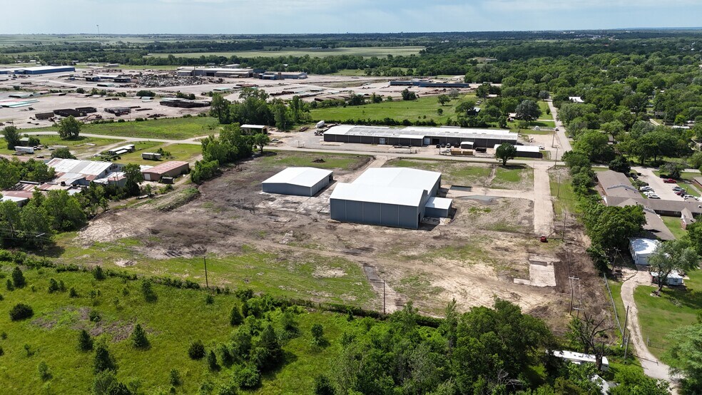 More Photos Of 1100 E 14th St, Dewey Warehouse For Sale