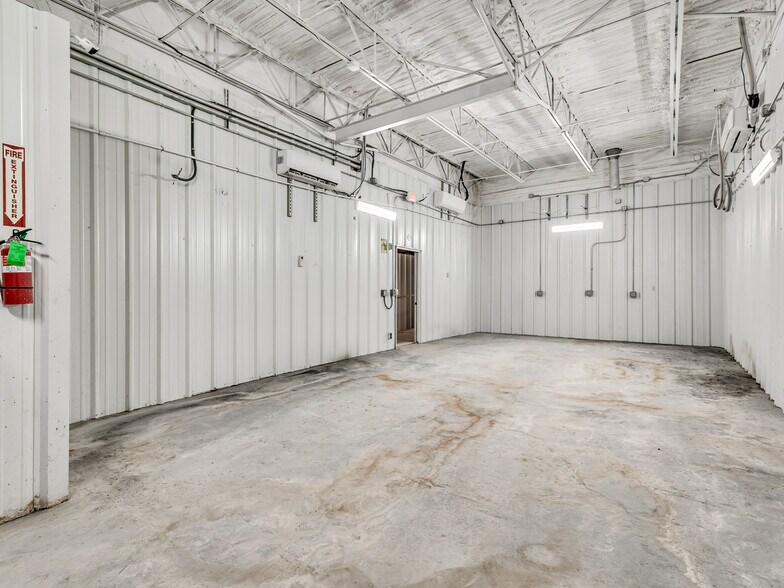 More Photos Of 424 SE 29th St, Oklahoma City Flex For Sale