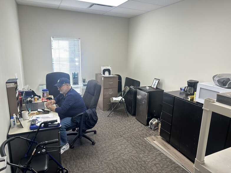 More Photos Of 2075 S Valentia St, Denver Warehouse For Lease