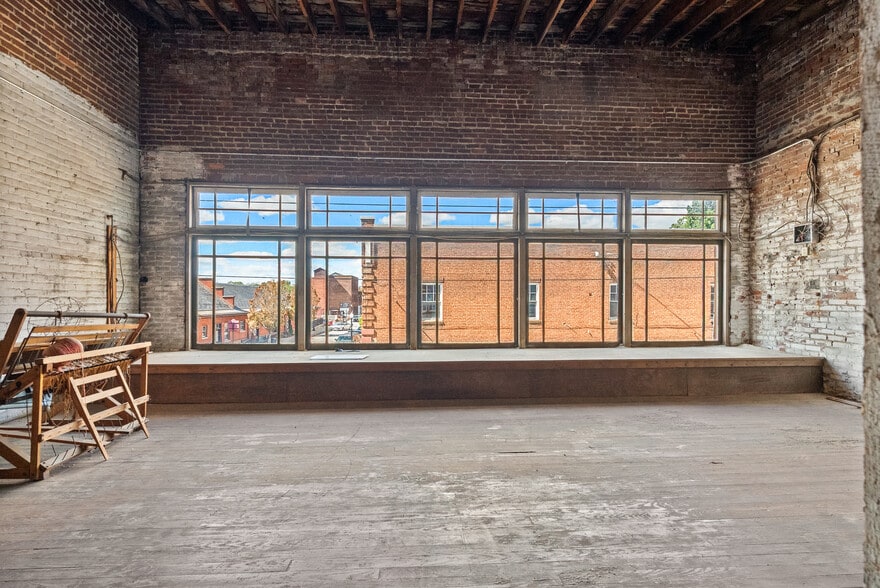 More Photos Of 1850 Church St, Appomattox Bar For Sale