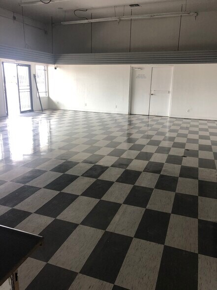 More Photos Of 2217 E Main St, Mesa Freestanding For Lease