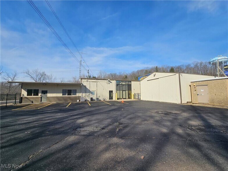 More Photos Of 1344 Cove Rd, Weirton Flex For Lease