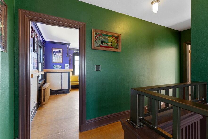 More Photos Of 883 SW Church St, Dallas Restaurant For Sale