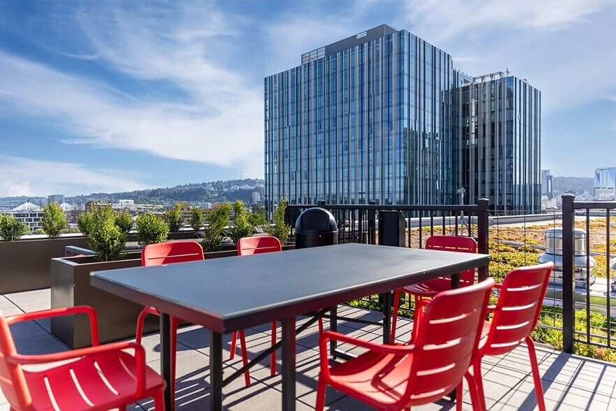 More Photos Of 77 NE Grand Ave, Portland Apartments For Lease