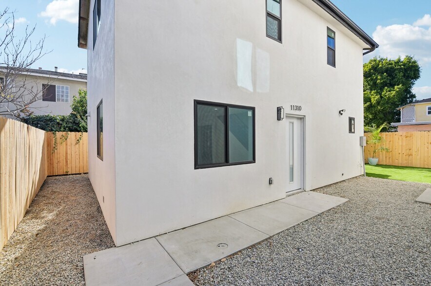More Photos Of 11314 Martha St, North Hollywood Apartments For Sale