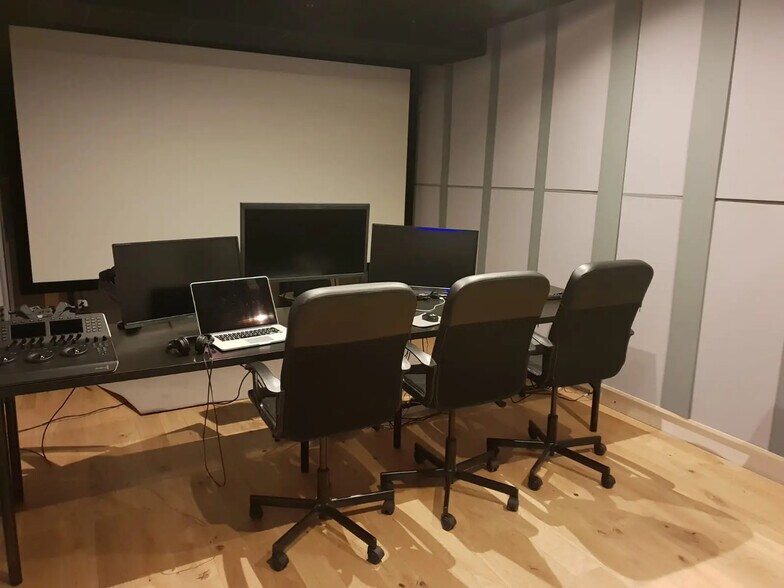 More Photos Of , Paris Office For Sale