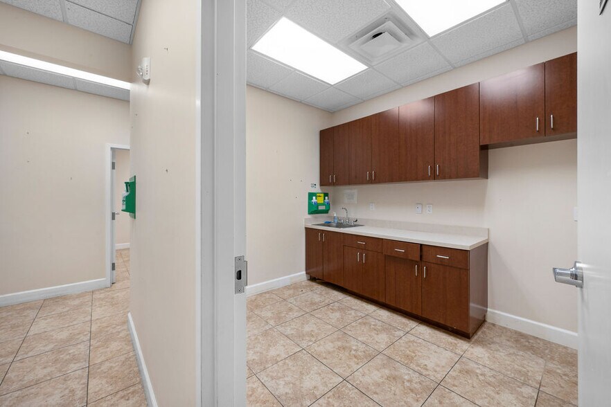 More Photos Of 1713 US Highway 441 N, Okeechobee Medical For Lease