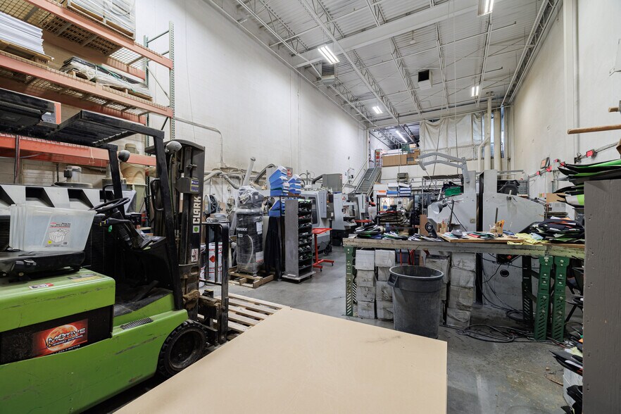 More Photos Of 6701-6777 Fairmount Dr SE, Calgary Warehouse For Lease