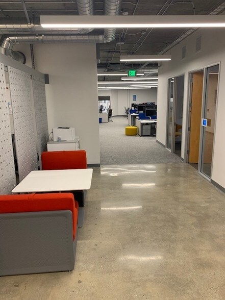More Photos Of 900 Veterans Blvd, Redwood City Office For Lease