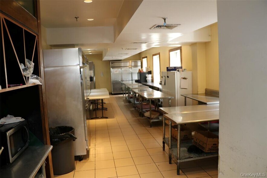 More Photos Of 1 North Ave, New Rochelle Restaurant For Lease