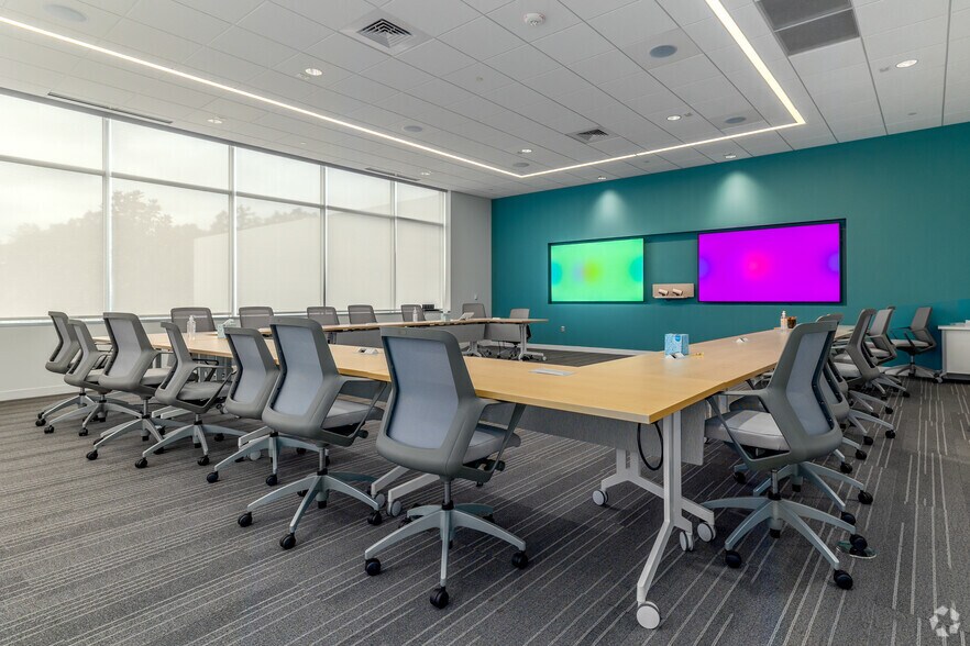 More Photos Of 8106 Calvin Hall Rd, Fort Mill Office For Lease