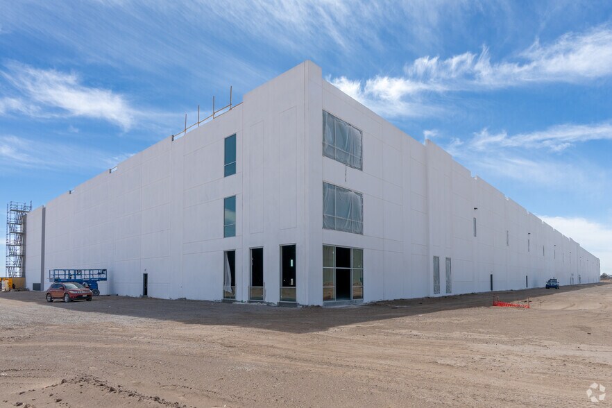 More Photos Of SEQ I-10 & 375 Loop, El Paso Unknown For Lease