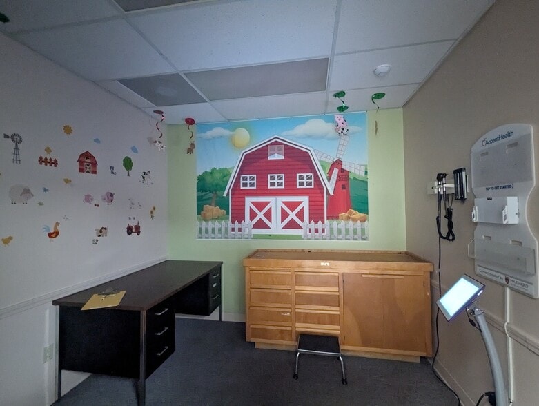 More Photos Of 715 Orleans St, Beaumont Office For Sale