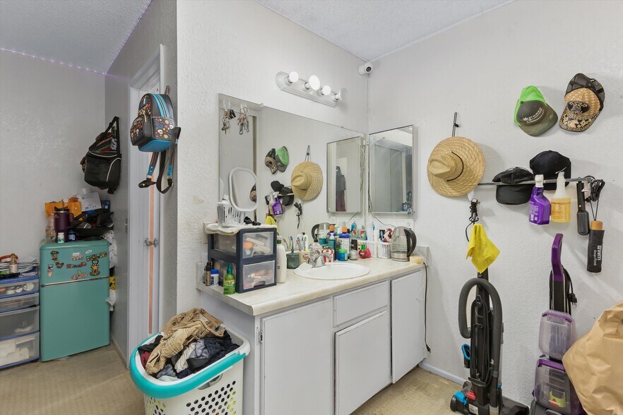 More Photos Of 1140 Oxford Dr, Redlands Apartments For Sale