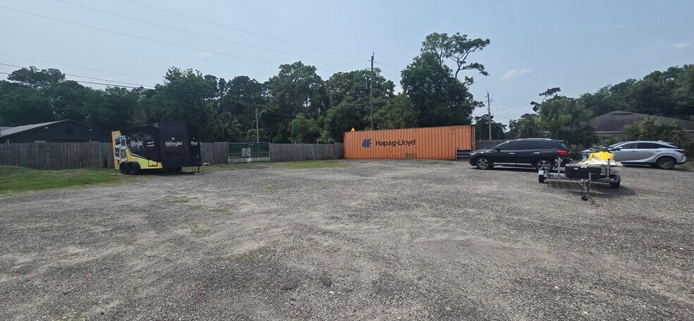 More Photos Of 10221 Beach Blvd, Jacksonville Warehouse For Lease