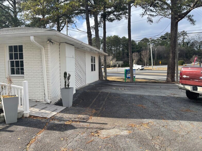 More Photos Of 3036 NE Roswell Rd, Marietta Office Residential For Lease
