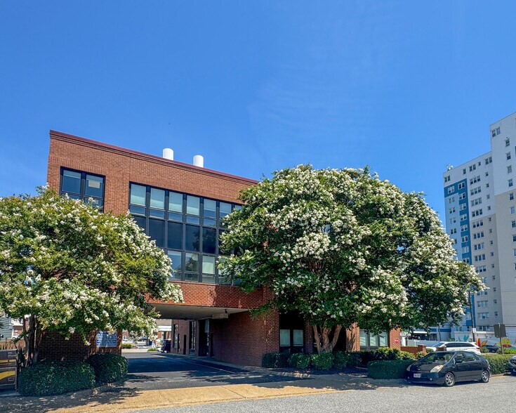 More Photos Of 303 34th St, Virginia Beach Office For Lease
