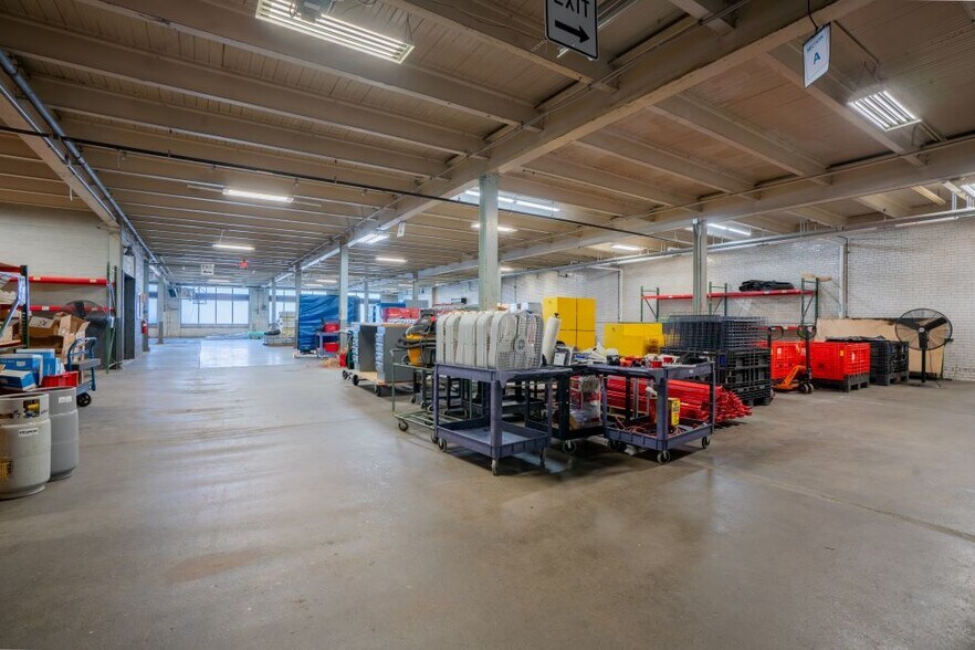 More Photos Of 900 W Indiana St, Evansville Distribution For Lease