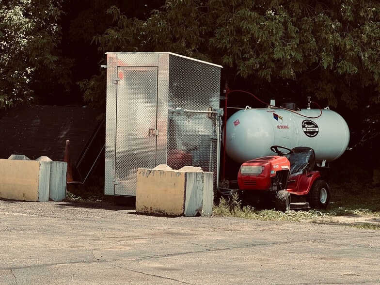 More Photos Of 14801 County Road 5, Burnsville Service Station For Sale