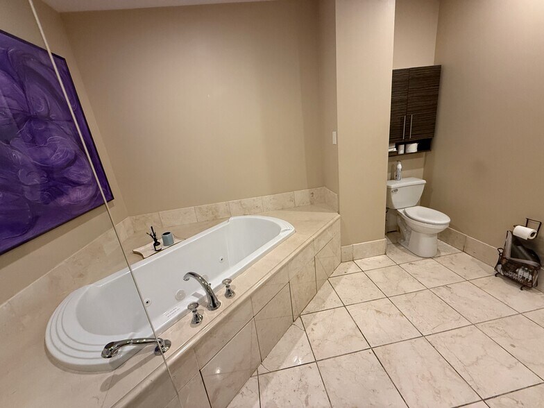 More Photos Of 106 N Aberdeen St, Chicago Office Residential For Sale