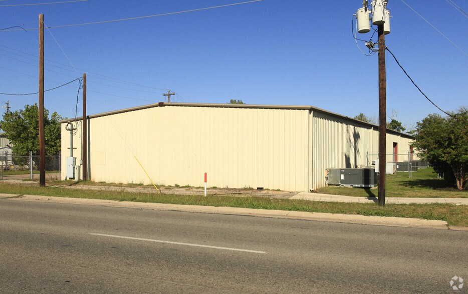 More Photos Of 200 N Bagdad Rd, Leander Warehouse For Lease