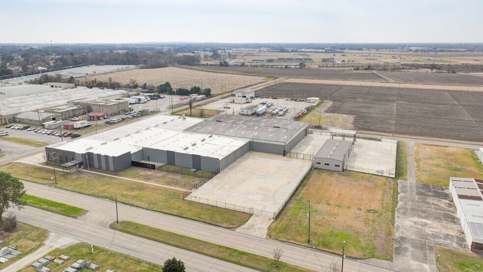 More Photos Of 403 W Admiral Doyle Dr, New Iberia Distribution For Lease
