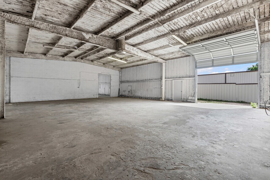 More Photos Of 4715 Turner Warnell Rd, Arlington Warehouse For Sale