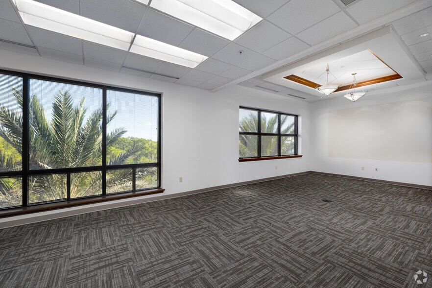 More Photos Of 9530 Marketplace Rd, Fort Myers Office For Lease