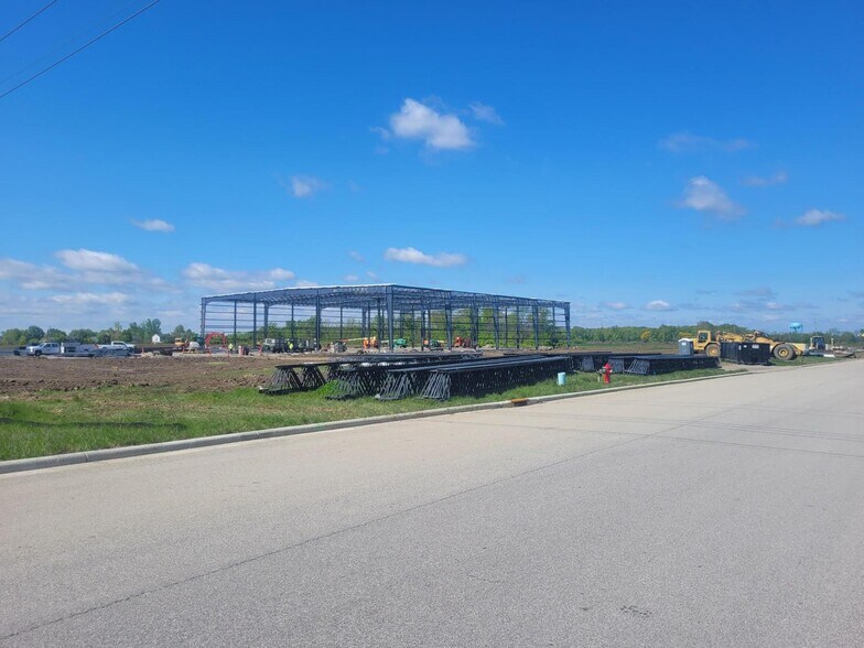 More Photos Of 25940 Commerce Dr, Defiance Manufacturing For Lease
