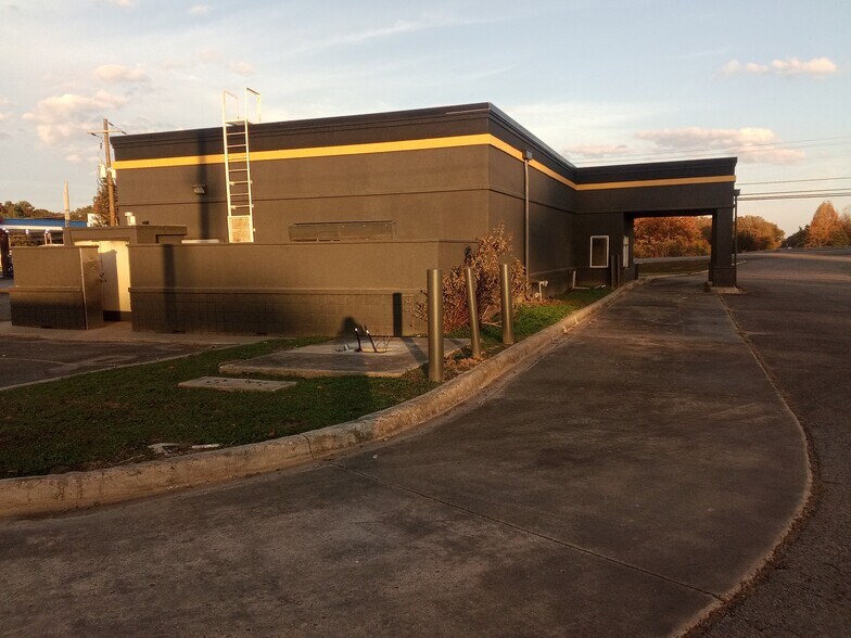 More Photos Of 1207 N Church St, Atkins Fast Food For Sale