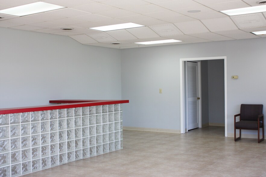 More Photos Of 980 Lafayette Rd, Medina Freestanding For Lease
