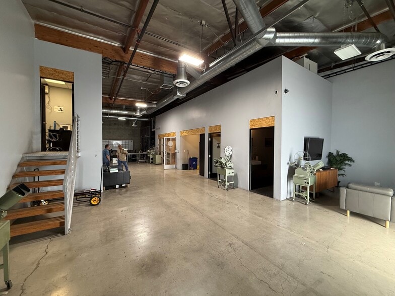 More Photos Of 620-624 N Victory Blvd, Burbank Warehouse For Lease