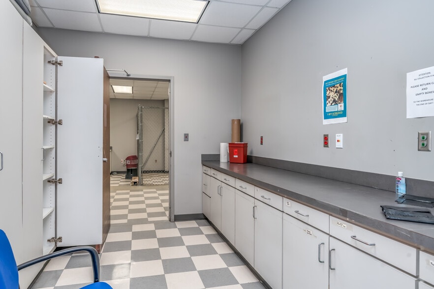 More Photos Of 5015 Woods Crossing Rd, Montgomery Office For Sale