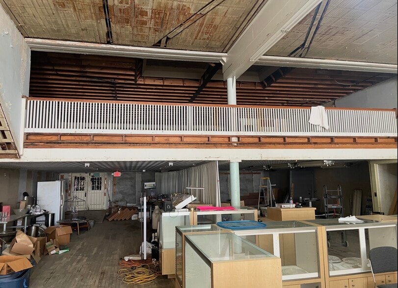 More Photos Of 419 Saint George St, Gonzales Storefront For Sale