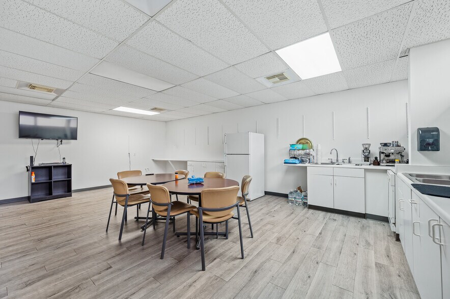 More Photos Of 3339 Fairview St, Pasadena Medical For Lease
