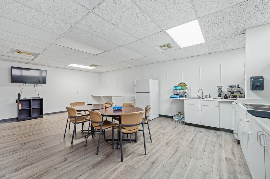 More Photos Of 3339 Fairview St, Pasadena Medical For Sale