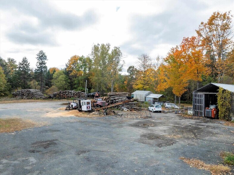 More Photos Of 5122 US-5, Weathersfield Service Station For Sale