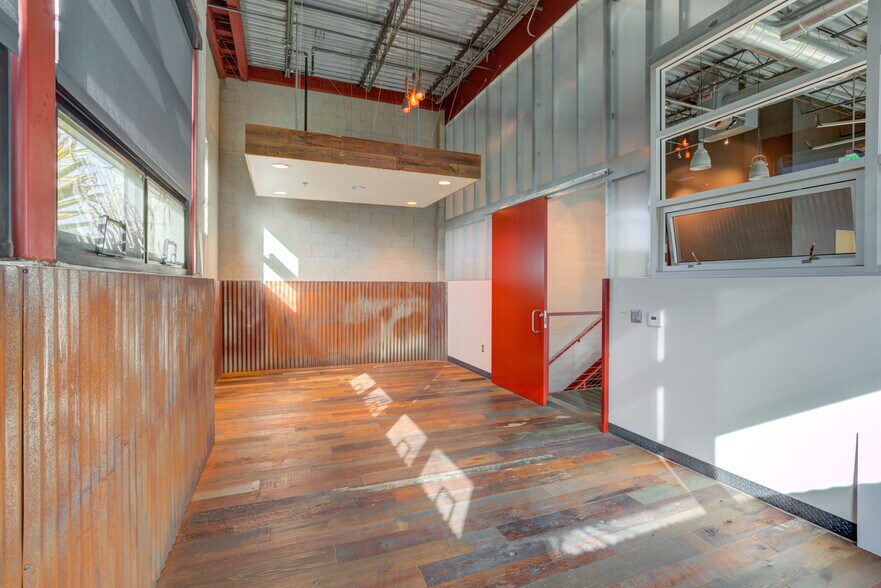 More Photos Of 130 Lomita St, El Segundo Research And Development For Lease